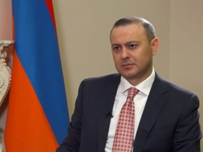 Armen Qriqoryan Moskvaya gedir