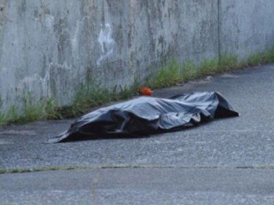 21 yaşlı qadın eyvandan yıxılaraq öldü