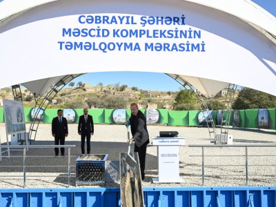 İlham Əliyev Cəbrayıl şəhər məscidinin təməlini qoydu - FOTO