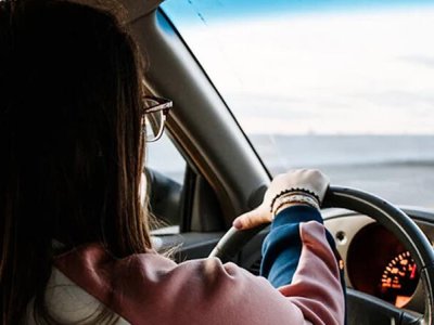 Azərbaycanda ilk qadın taksi sürücüləri işə başlayıblar