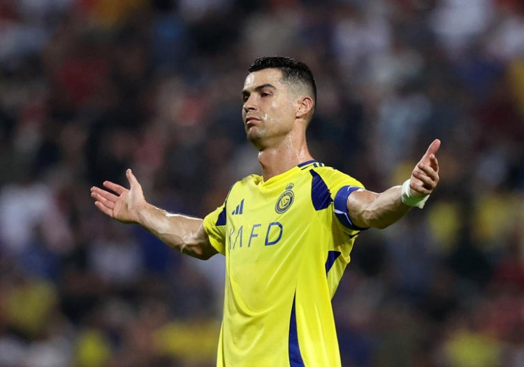 Ronaldo 950 qol vuran ilk futbolçu oldu