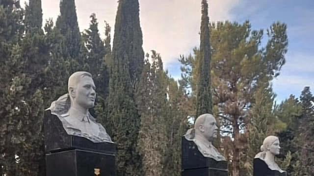Rusiyanın öldürdüyü Milli Qəhrəmanların büstləri - GÖRÜNTÜ