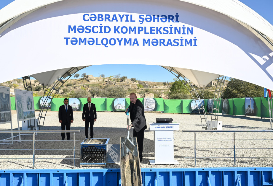 İlham Əliyev Cəbrayıl şəhər məscidinin təməlini qoydu - FOTO