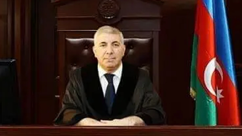 Tanınmış hakim təqaüdə göndərildi