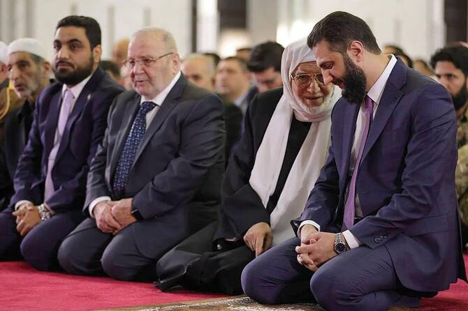 Lüks avtomobillərdə gəzən “inqilabçılar”