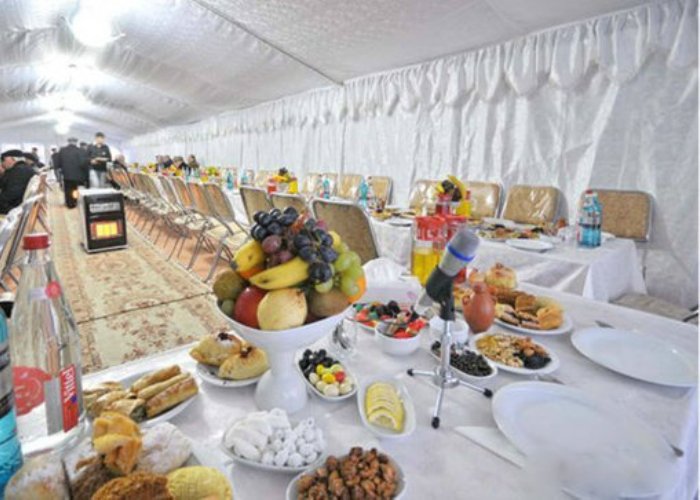 Dəbdəbəli yaslar qanunla qadağan edilsin, ya yox...