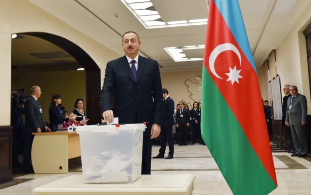 Azərbaycanda növbədənkənar Prezident seçkiləri elan edilib