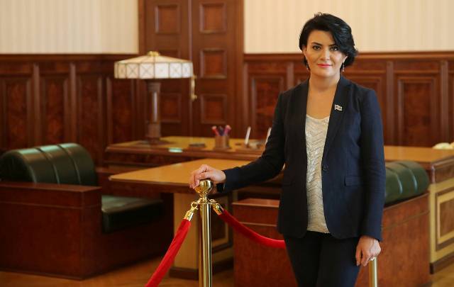 Deputat Sona Əliyeva SÜKUTU POZDU: “Məni və övladlarımı öldürməklə təhdid  etdilər”-QALMAQAL