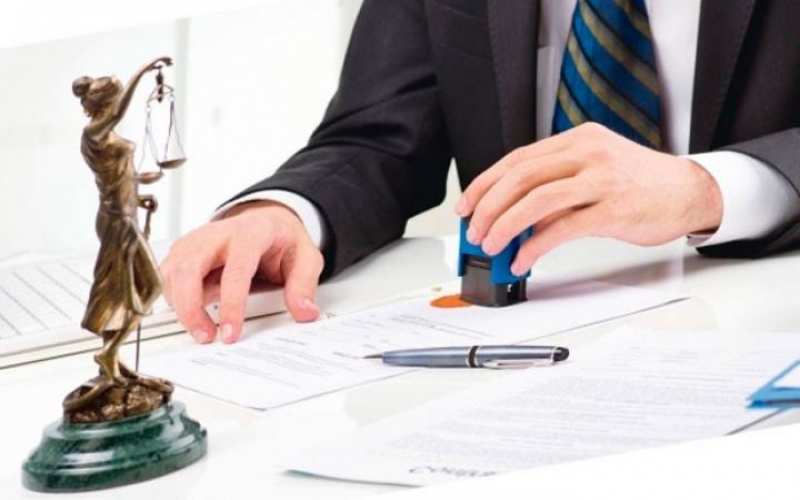 Hüququn Keşiyində Ləyaqətlə Dayanan Rəhbər – Aris Ələkbərov