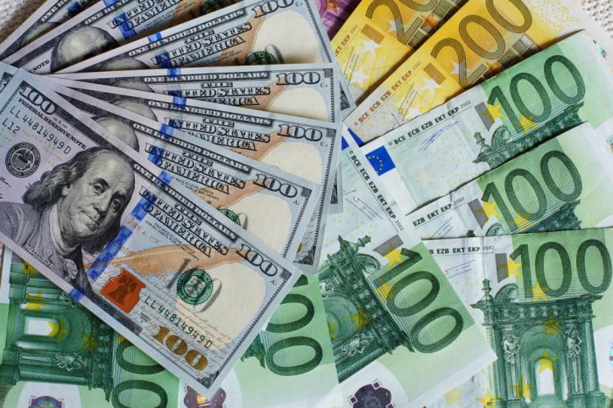 Доллар евро европа. Доллар и евро. Купюры евро и доллара. Изображение доллара и евро. Доллар и евро рисунок.