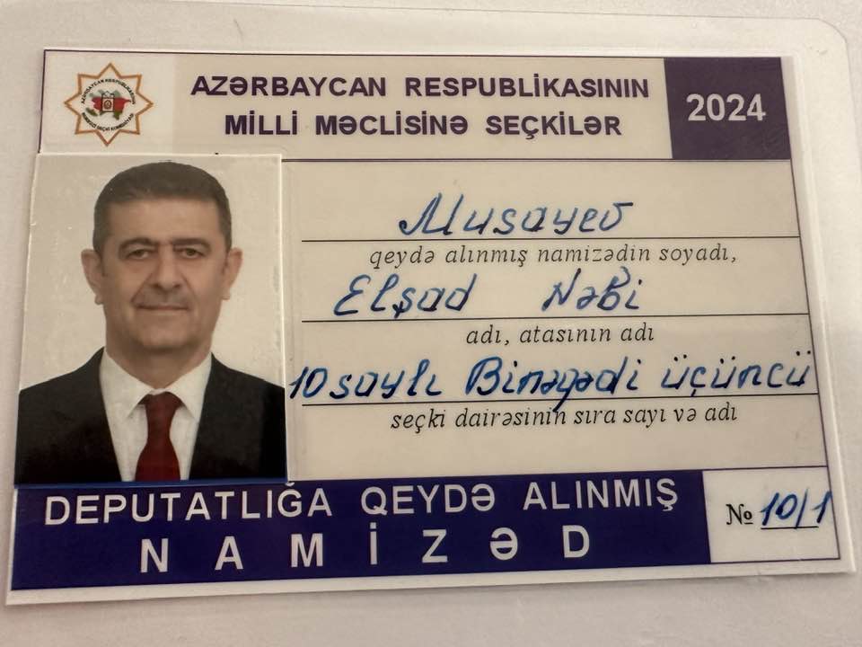 1367633