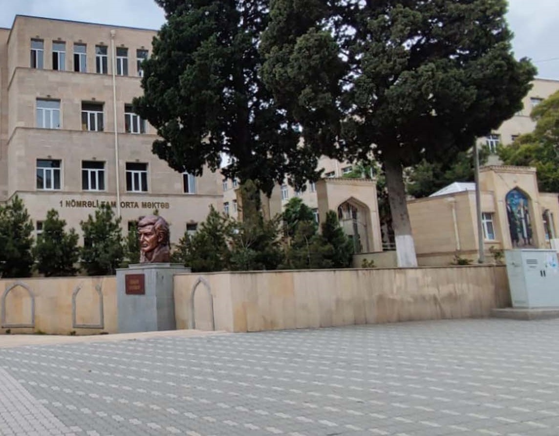 12 nömrəli məktəbin direktoru