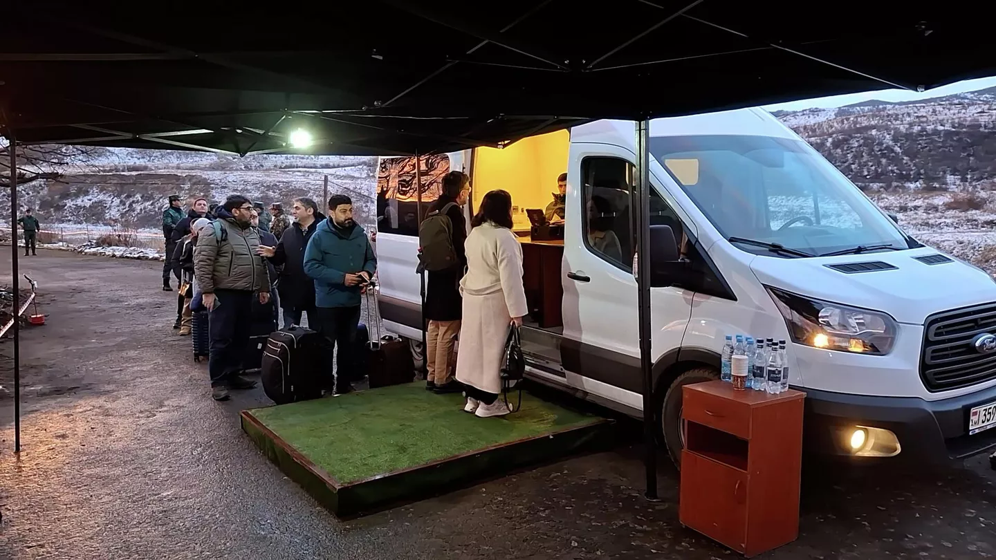 Azərbaycanın QHT nümayəndələri Ermənistana keçdilər&nbsp;- VİDEO+&nbsp;FOTOLAR