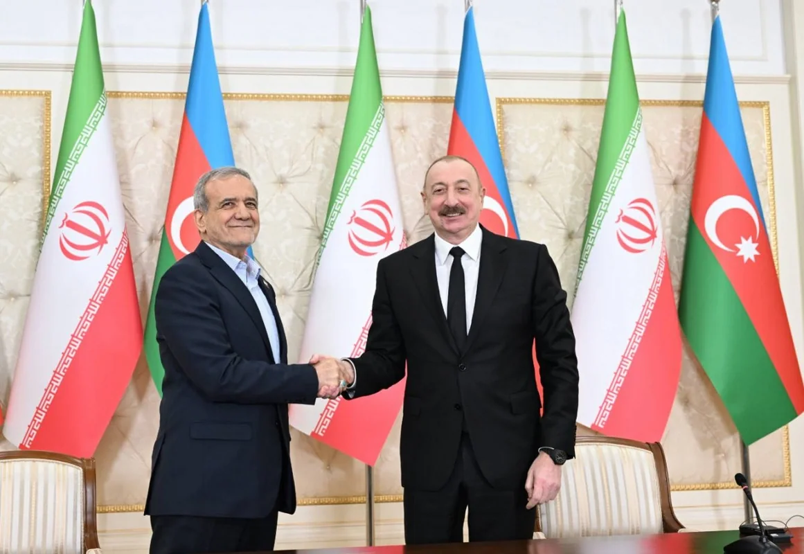 İlham Əliyevdən Pezeşkiana: "Xalqlarımız çətin günlərdə daim bir yerdə olacaqlar&rdquo;