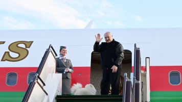 Lukaşenko Füzulidən ölkəsinə qayıtdı - FOTOLAR