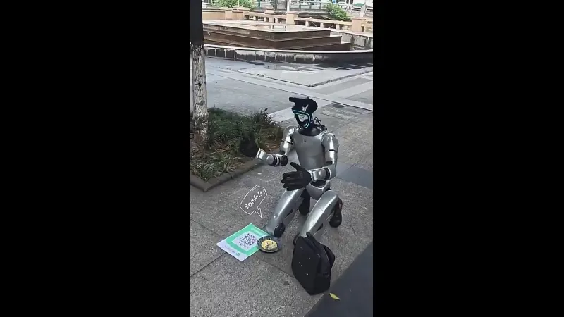 Robot küçələrdə pul dilənir - VİDEO