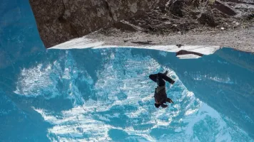 210 metr hündürlükdən yıxılan alpinist sağ qaldı - VİDEO