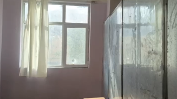 Məktəbə daş atdılar, şagirdlər xəsarət aldı - VİDEO