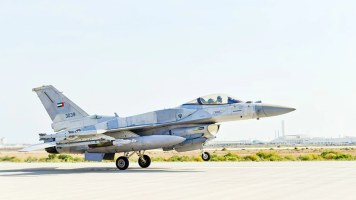 Azərbaycan və BƏƏ pilotları "düşmən hədəfləri"ni vurdu - VİDEO