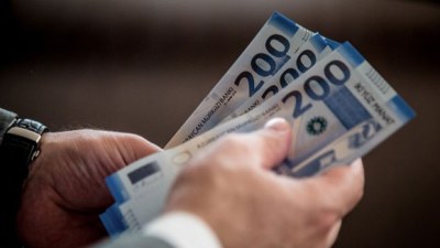 Ortalama aylık maaş 1100 manata ulaşıyor