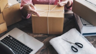 دولت خرید کالا و خدمات از خارج را تسهیل می کند