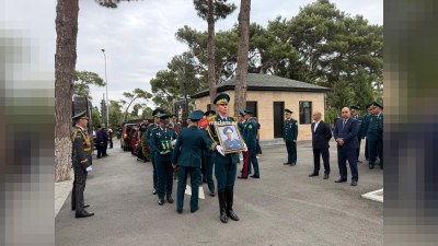 General dəfn olundu&nbsp;- Elçin Quliyevlə Zakir Həsənov&nbsp;məzarlıqda&nbsp;-&nbsp;FOTOLAR + YENİLƏNİB