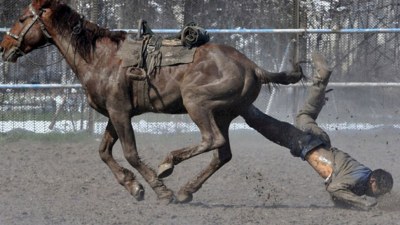 Füzulidə yeniyetmə atdan yıxılaraq öldü