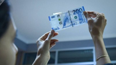 Banklarda əhalinin əmanətləri artıb