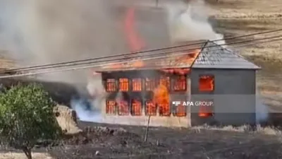 Cəlilabadda ev yandı
