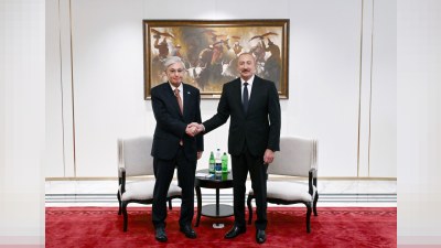 İlham Əliyevin Tokayevlə görüşü keçirilib