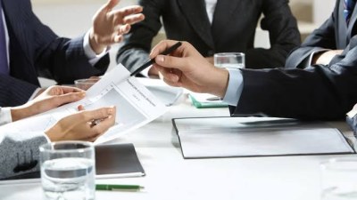 Bu qurumda dövlət qulluqçusu statusu ləğv olunur