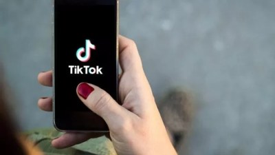 Canlı yayımda söyüş söyən iki uşaq anası HƏBS EDİLDİ