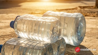Günəş altında saxlanılan plastik su qablarında gizli təhlükə