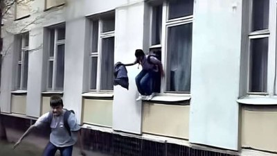 Azərbaycanda hər 10 şagirddən 4-ü məktəbdən yayınır