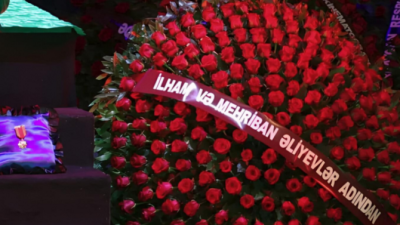 Prezident və birinci xanım Şarovskinin vida mərasiminə əkil göndəriblər