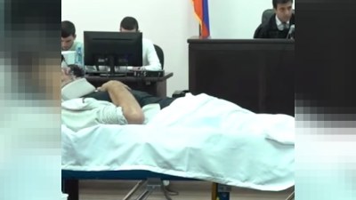 Ermənistanın keçmiş naziri məhkəməyə xərəkdə gətirildi - GÖRÜNTÜLƏR
