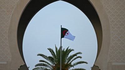 Əlcəzair BƏƏ ilə diplomatik əlaqələrini kəsdi