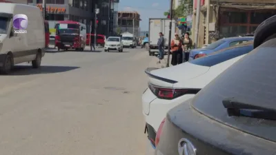 Zəbt olunmuş səkiyə görə yola çıxmaq məcburiyyətində qalırlar - GÖRÜNTÜ