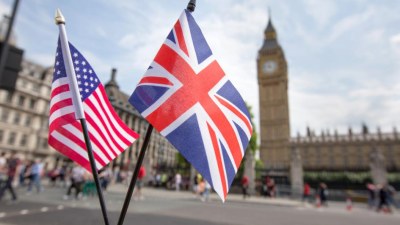 ABŞ diplomatını Britaniyadan gizli şəkildə çıxarıb