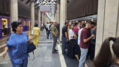 Bakı metrosunda hərəkət dayandı - GÖRÜNTÜLƏR