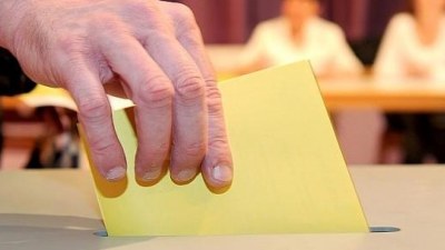 İsveçdə müxalifət seçkini udur