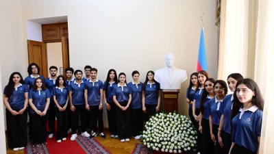 AHİK könüllüləri Prezident Kitabxanasını ziyarət ediblər