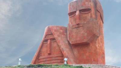 “Biz və bizim dağlar”: Sənət əsəri, yoxsa separatizmin simvolu?