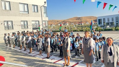 Məktəbdə müəllimlər vahid formaya keçdilər - FOTOLAR