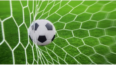 Futbolçu 80 metr məsafədən inanılmaz qol vurdu