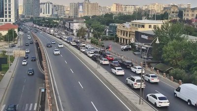 Bakının bəzi yollarında sıxlıq müşahidə olunur - SİYAHI 