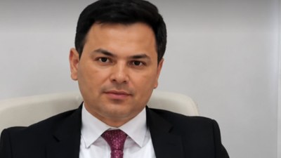 40 ilin həkimini işdən çıxarmışdı - Vəzifəsindən azad edildi 