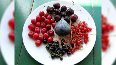 Beyni qocalmadan qoruyan giləmeyvə