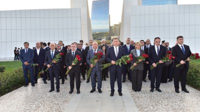 AHİK,&nbsp;üzv və tabe təşkilatların kollektivləri Zəfər parkını ziyarət ediblər