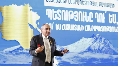 Paşinyan tələbələrə “Real Ermənistan”dan danışdı